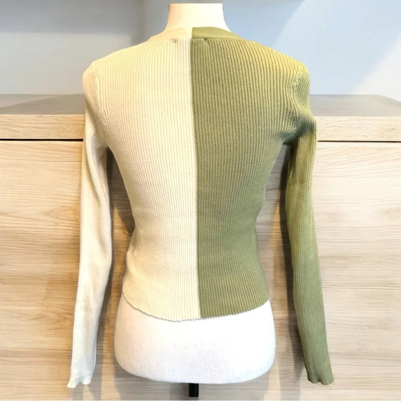 PEACH Two Tone Lightweight Olive Green & Cream Long Sleeve Cropped Sweater - XS - Picture 3 of 10